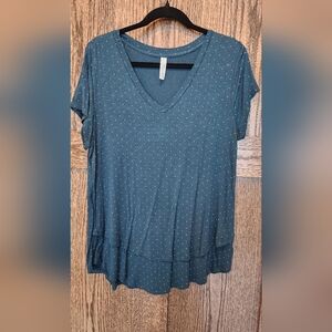 Latched Mama Teal V-Neck Short Sleeve Top with White Dot Print